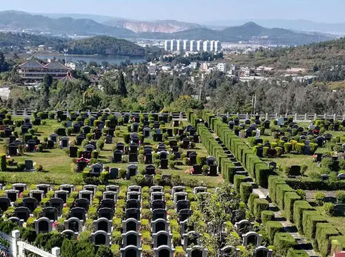 昆明一陵园推出墓地按揭贷引关注