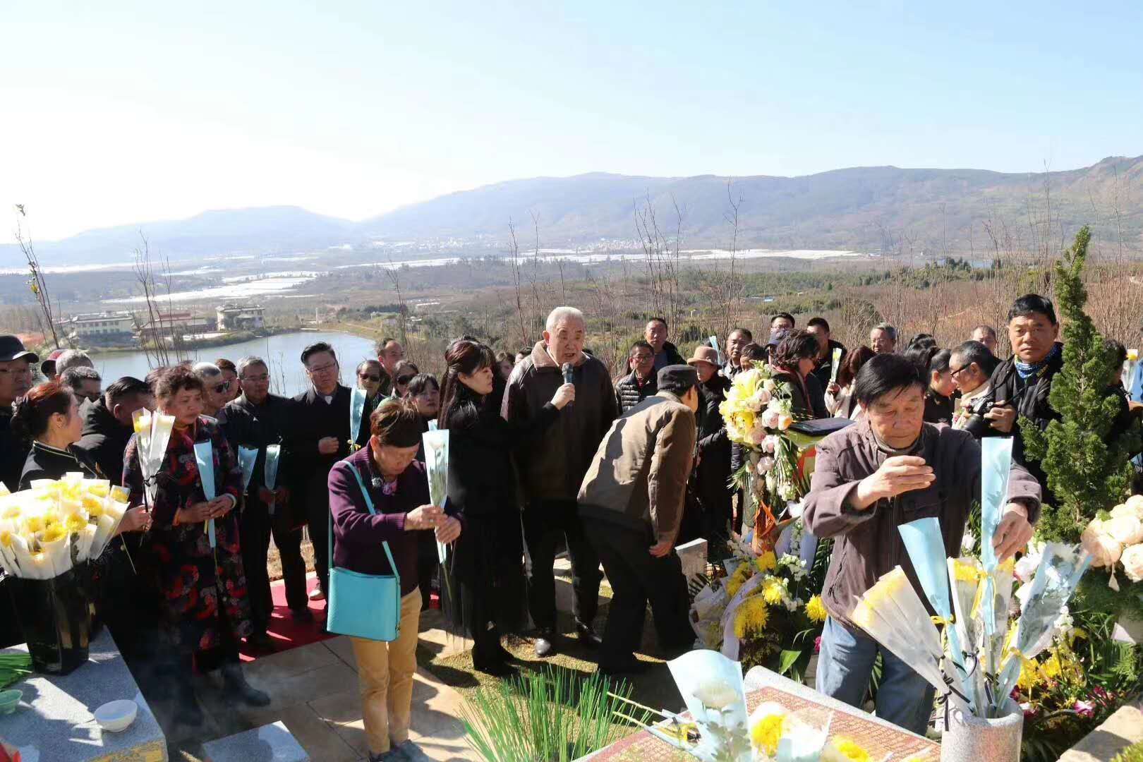 我国著名军旅作家彭荆风先生安息青龙园