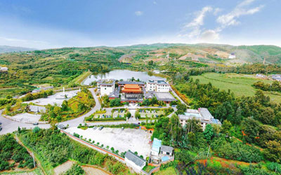 昆明青龙园公墓墓地选中间还是选把边的好?