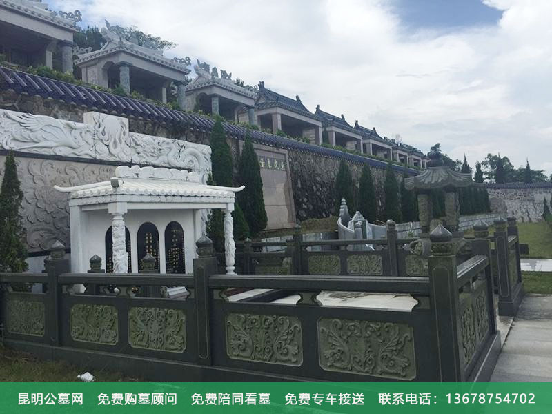 为什么选墓地要遵循前朝后靠左右抱的原则