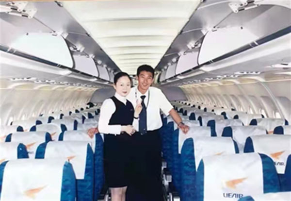 作为空姐的李卓