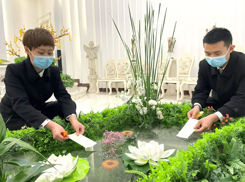 “水溶祭祀”传递文明祭扫理念