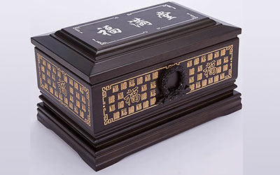 昆明市殡仪馆两千多个骨灰盒无人认领