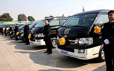 退役军人做灵车司机：一年拉2000多 唯有一种不敢接