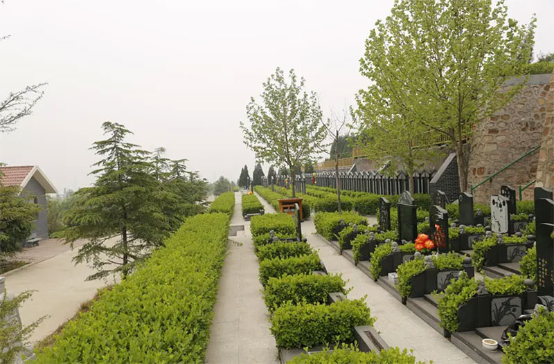 赋予殡葬从业者更多的尊重