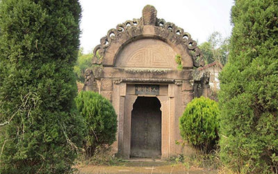 十个贵坟九个高是什么意思，坟墓风水注意事项