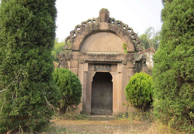 十个贵坟九个高是什么意思，坟墓风水注意事项