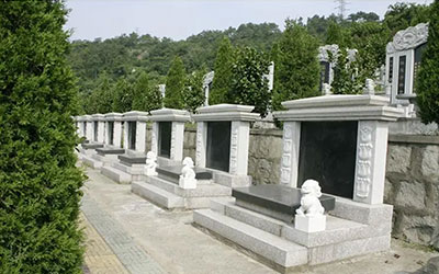 提前购买墓地是一种爱的表达