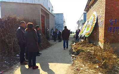 农村丧事出现攀比现象，注重厚葬薄养，失去了祭奠逝者的初衷