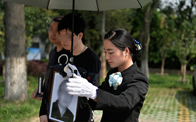 殡葬师——“人生驿站送行者”