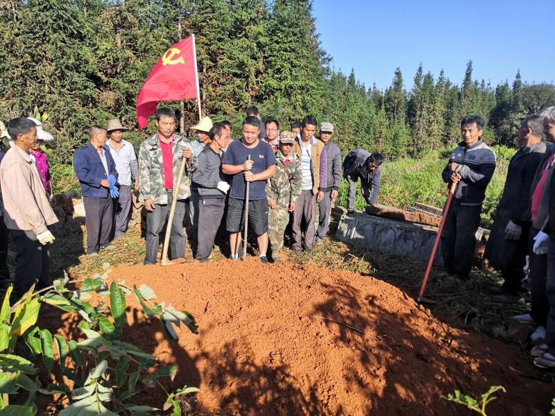 农村殡葬改革升级，家有土墓的该怎么办？3种方法处理，过来看看