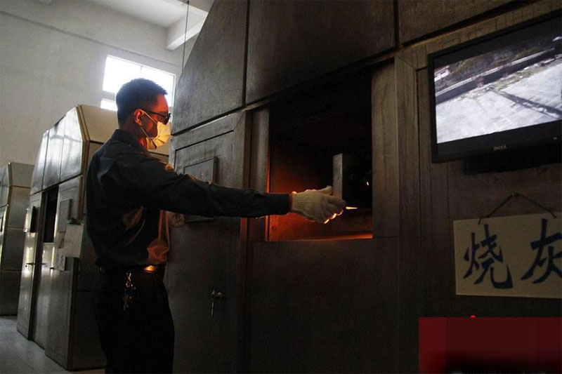 为啥要推行火葬，它真的环保吗？还有更好的方案吗