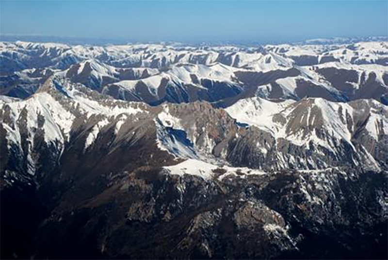 西藏高原史前时期墓葬的考古发现与研究