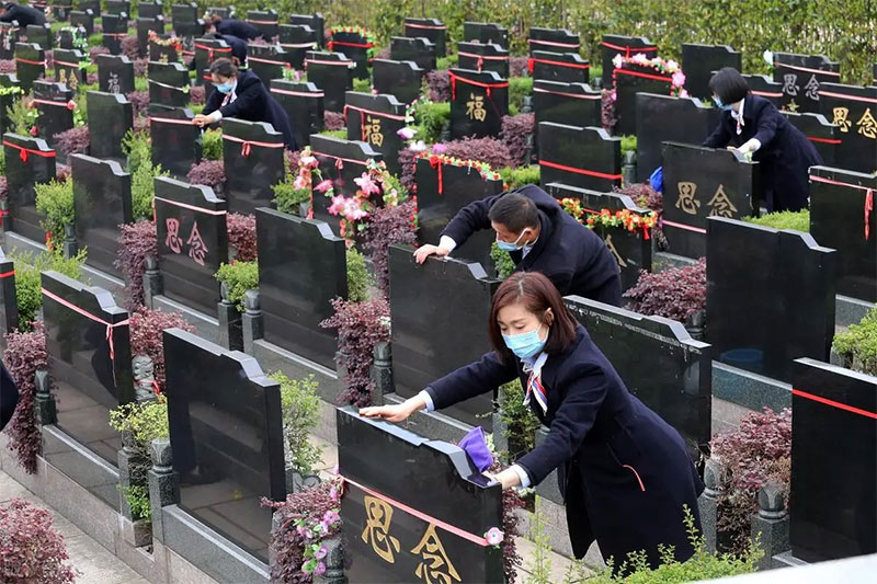 殡葬业集体亏损，墓地价格大跌，行业转型求生
