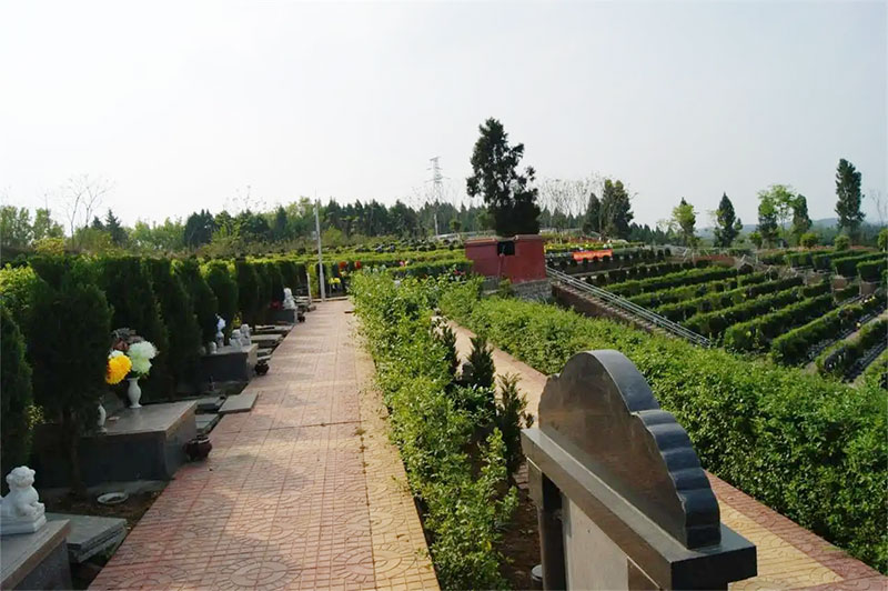 离昆明较近的公墓是哪家