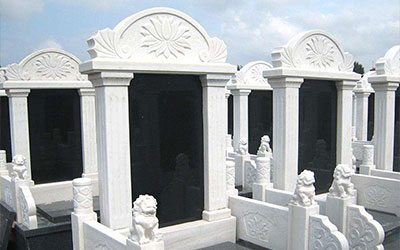 公墓信息网:在昆明选墓时,地上穴和地下穴哪个好