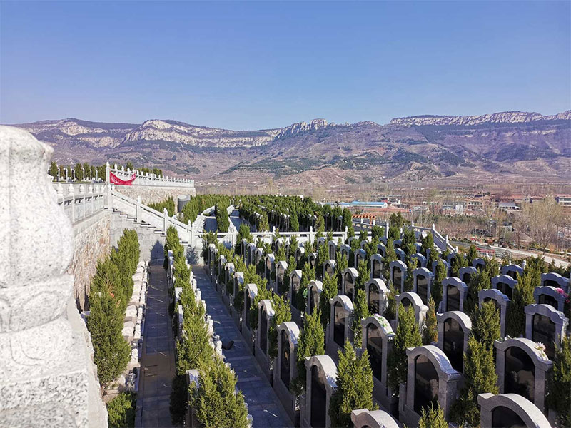 如何选择墓地风水的吉穴