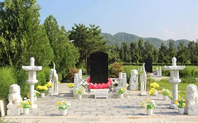 墓地哪个朝向好,迁坟时必须去的人