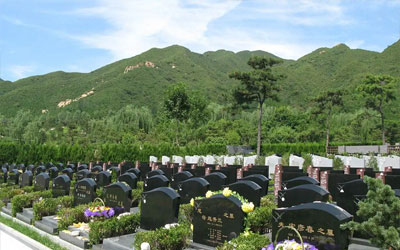 如何看墓地风水？选墓地如何看风水好？