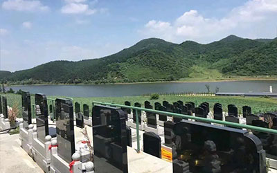 2023年坟墓坐向大利，如何挑选坟墓