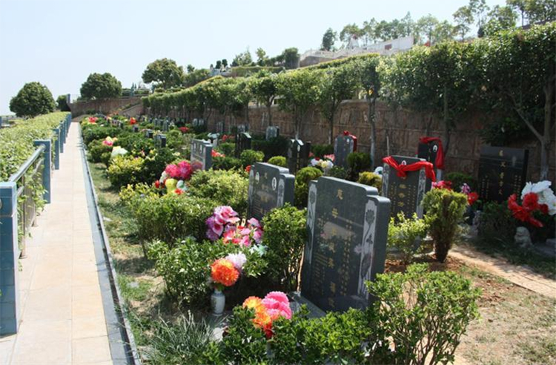 这3种地方选择墓地，后代多富贵好运