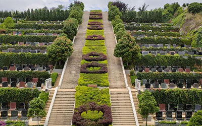 昆明祥和陵园和玉案山公墓哪个更好？分别适合哪类家庭？