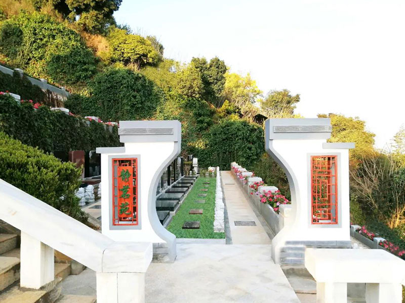 昆明金宝山艺术陵园和祥和陵园哪个好？各自特色是什么？