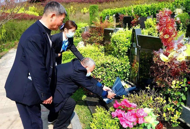 如何能够快速买到适合的墓地