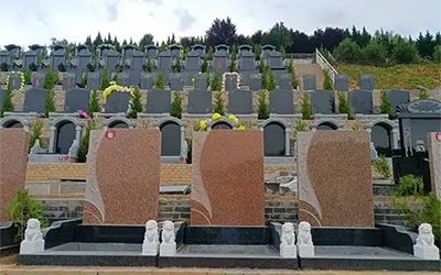 在公墓中怎么选墓地？墓地是中间还是边上的好？