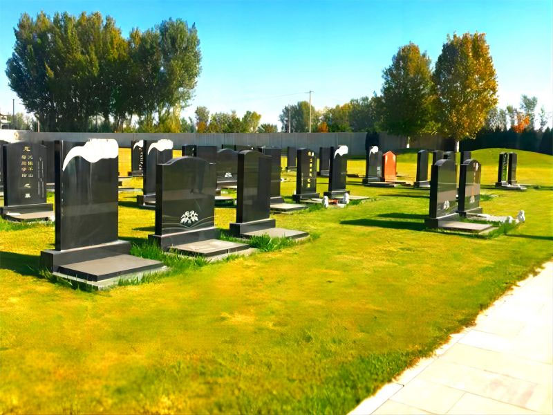 昆明公墓位置选中间位置呢？还是两边位置好呢？