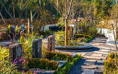 昆明墓地为什么都是双穴的？购买墓地时是买双穴好还是单穴好？