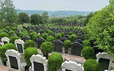 探究墓地风水的奥秘：如何精准选择吉祥之地