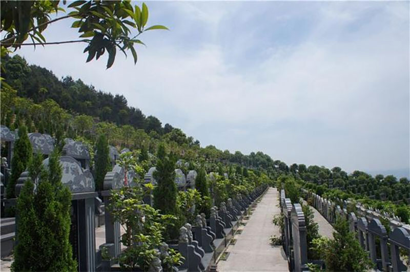 选择昆明墓园朝向