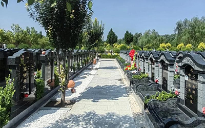 墓地是中间好还是边上好，墓地怎么看风水