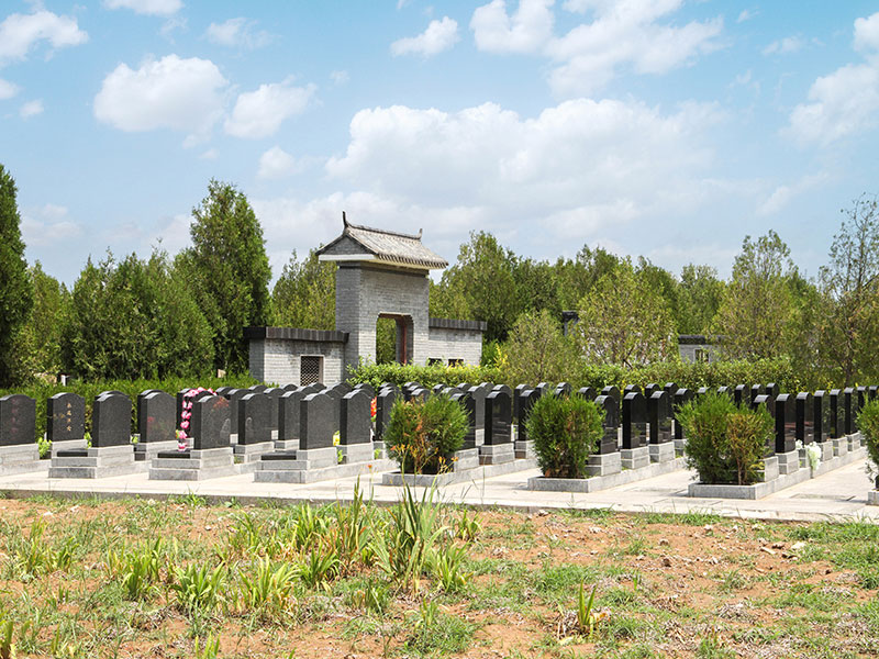 如何科学地选择墓地风水？风水师为你揭秘