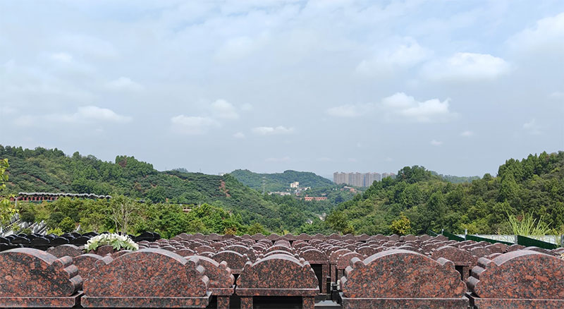 在昆明墓地里如何选择山势