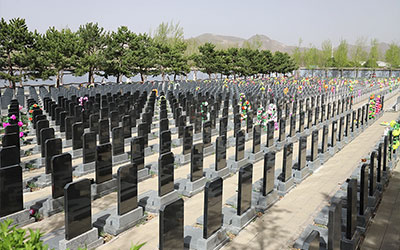 选择公墓时需考虑的关键因素与风水细节