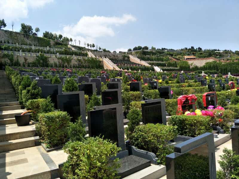 公墓信息网介绍墓地选址需注意哪些问题?