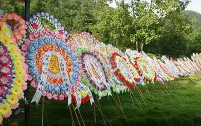 丧事葬礼上送花圈另一种意义