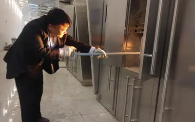 遗体火化有些什么程序？哪些人员必须实行火葬？