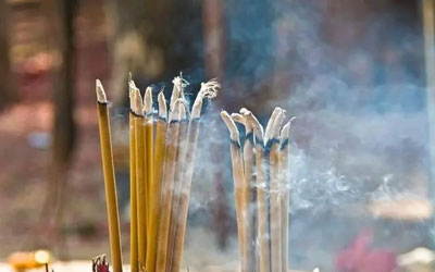 祭祀亲人去烧香，香断了怎么办？