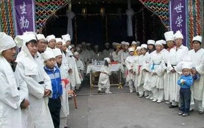 农村葬礼，有的地方回馈白毛巾，这是什么习俗？