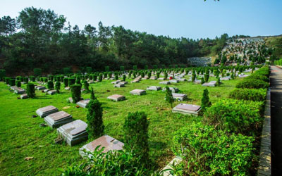 丧葬对孝道的传承有意义，风水墓地和福位怎么选，对比一下就知道