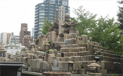 为什么日本住宅周围会有墓地出现