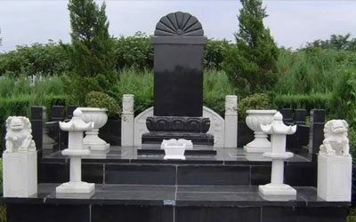 都是墓地，为何霍去病的墓万人敬仰，而卫青的墓却垃圾围绕！