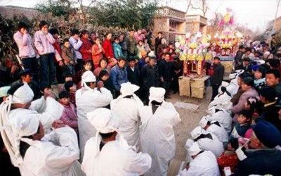 公墓信息网为您讲述凉山彝族婴儿的丧葬习俗