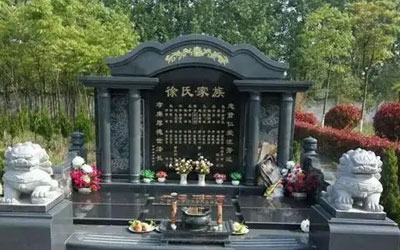 为什么墓地碑文用红黑两种颜色的字来表示,分别代表什么意思