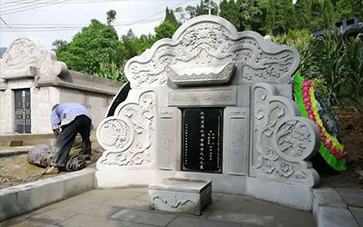 给已故亲人立碑都有什么讲究？