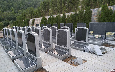 完善公用墓地利用政策的监管机制