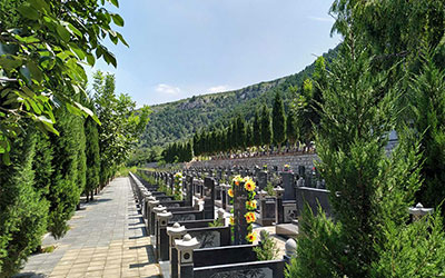 为什么公墓价格这么贵